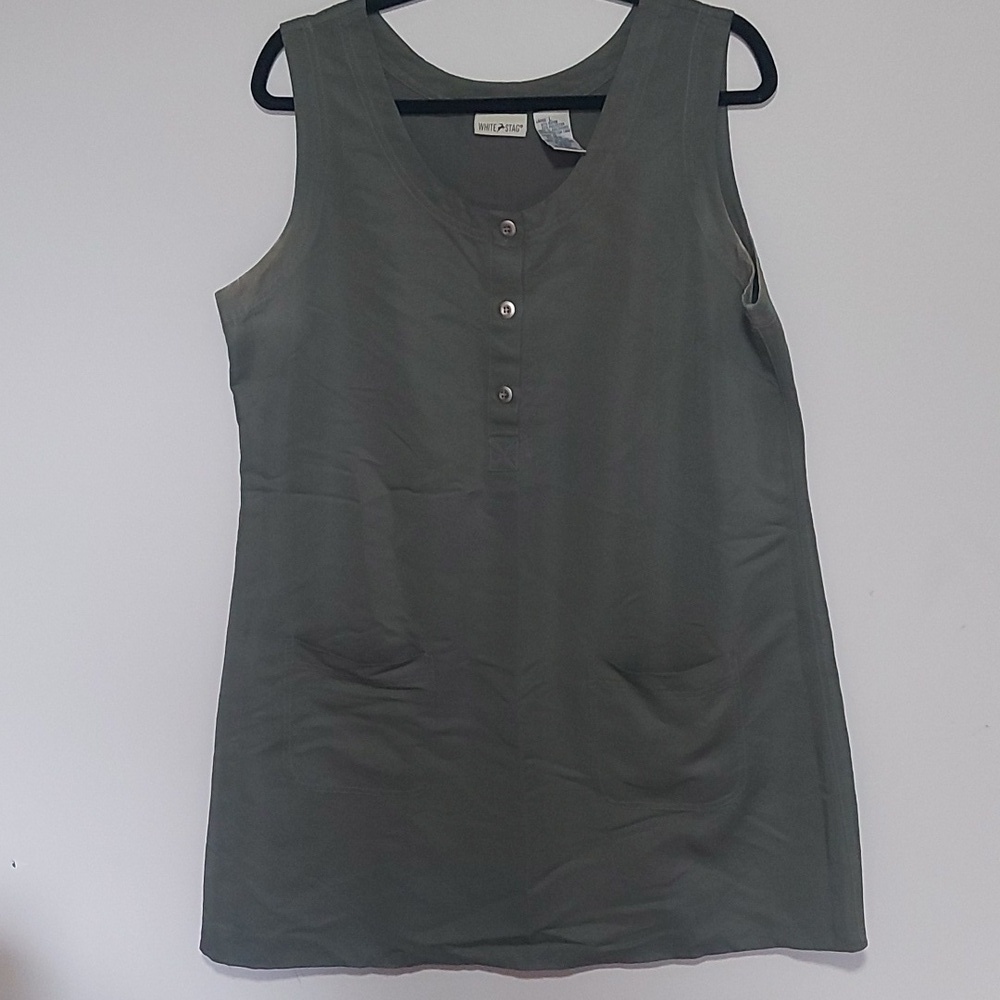 3/$10 White stag sleeveless tank large
